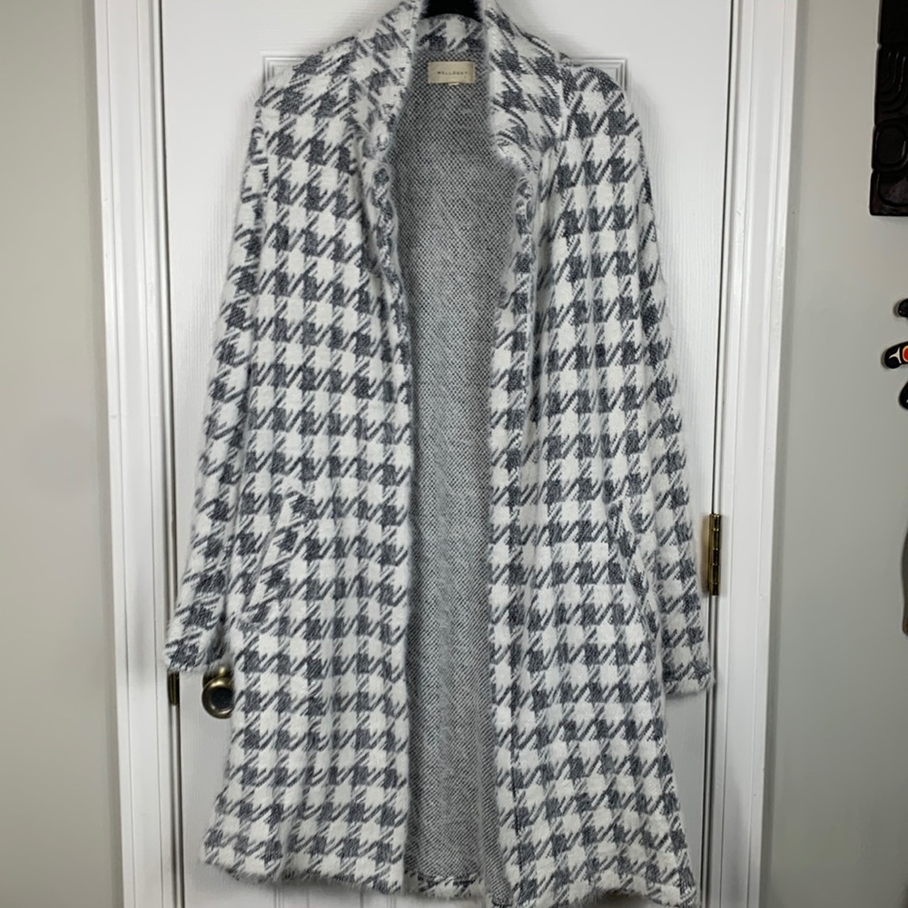 Melloday black and white long sleeved medium length open cardigan large. Soft